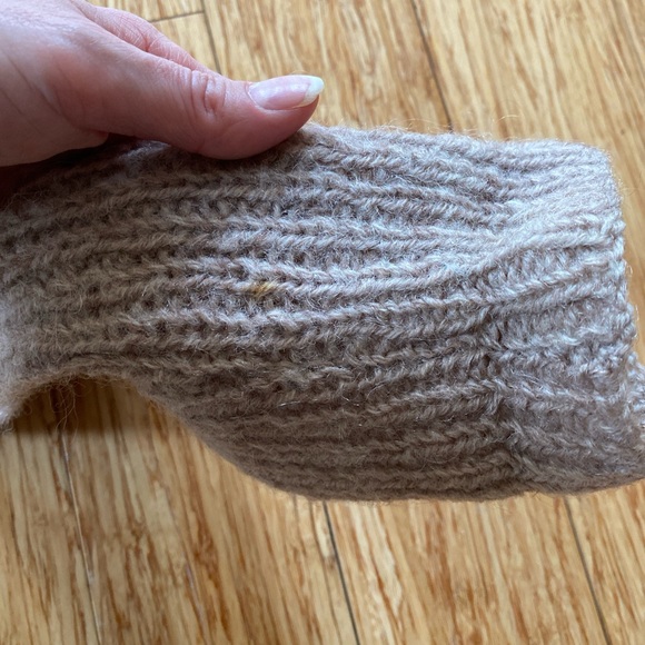 Rountree Hand Knit V-Neck Sweater - Picture 3 of 6